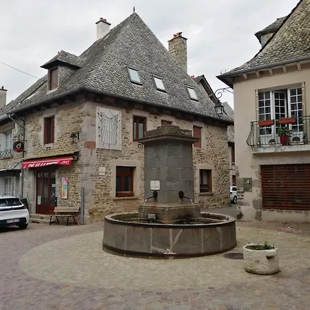 Apartment Dans Le Centre Historique - Montsalvy