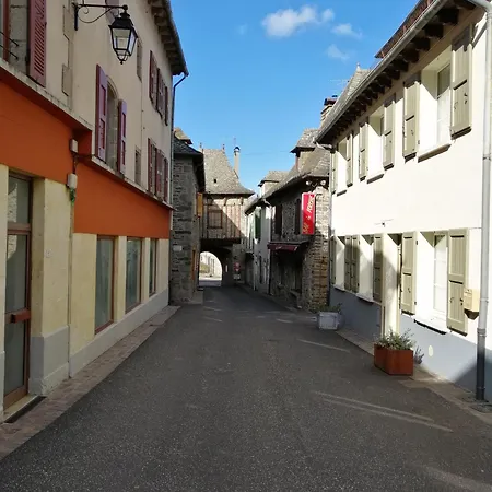 Dans Le Centre Historique - Montsalvy