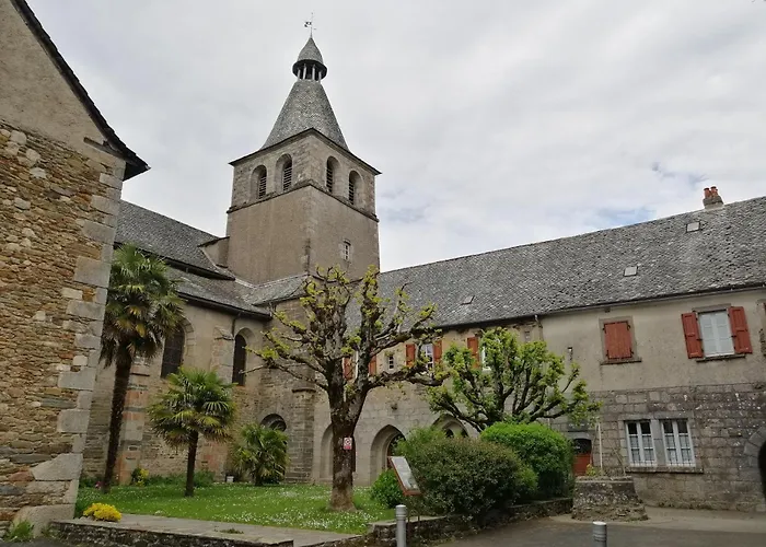 Dans Le Centre Historique - * Montsalvy