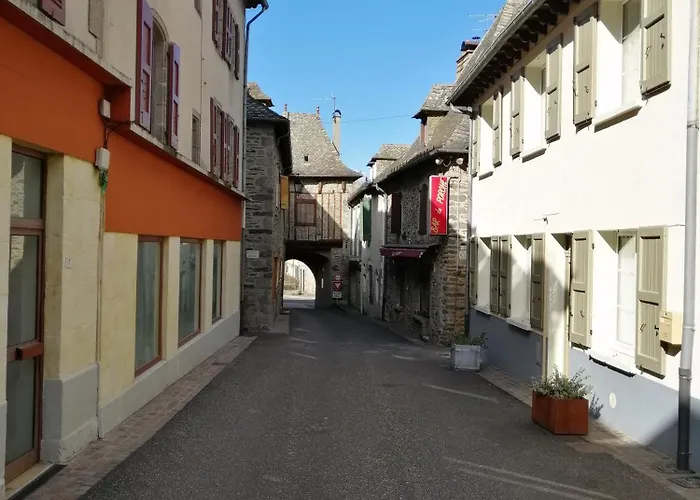 Dans Le Centre Historique - Montsalvy