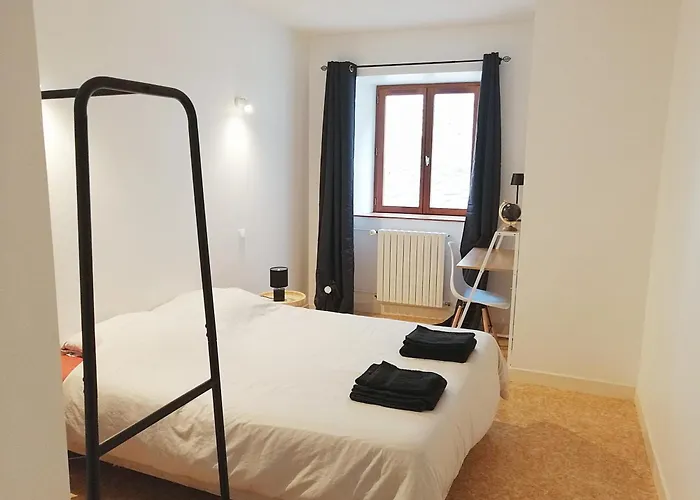 Dans Le Centre Historique - * Montsalvy